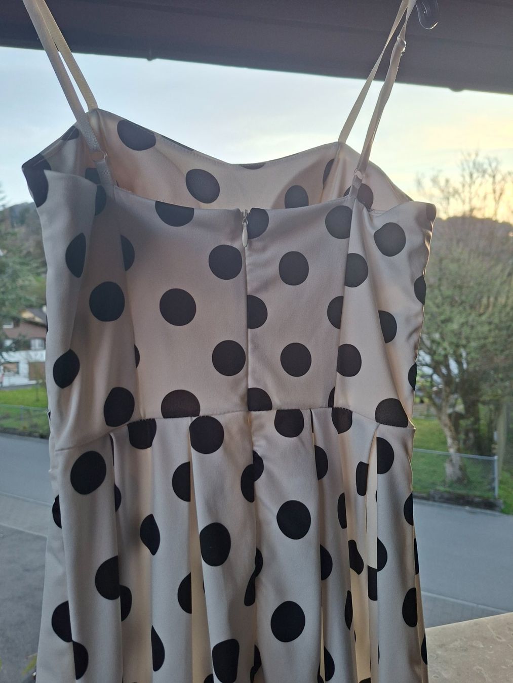 Vestiti: Sommerkleid mit schwarzen Punkten – Nuovo (secondo la descrizione) da Buchs SG venduto da het_ylh6 3