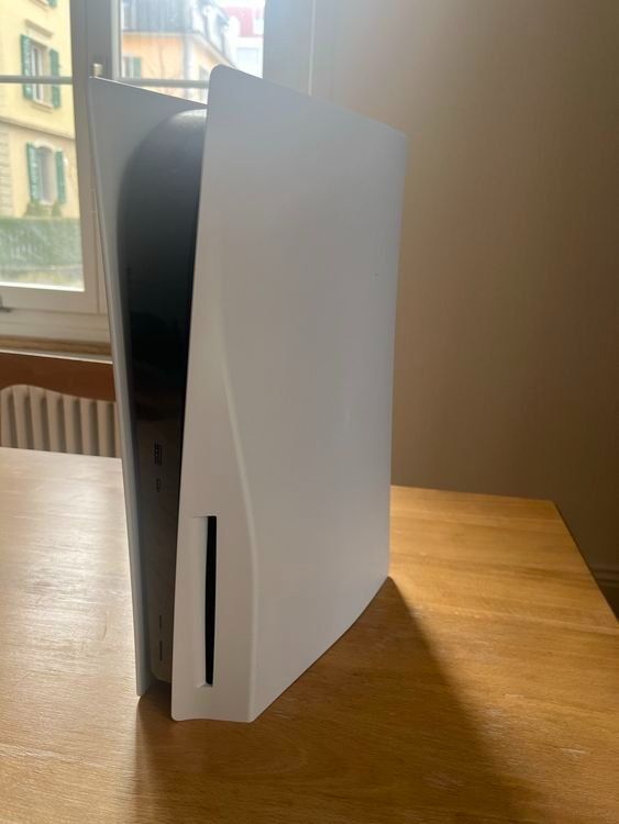 Sony Konsolen: Playstation 5 mit 2 Controller – Gebraucht aus Schaffhausen von ZurichSH