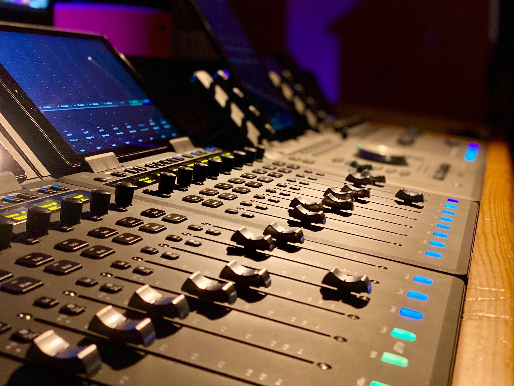 Avid Console di mixaggio: AVID DAW Controller (3x AVID S1 und 1x AVID Dock) – Usato da Zofingen venduto da Dimhof84 3