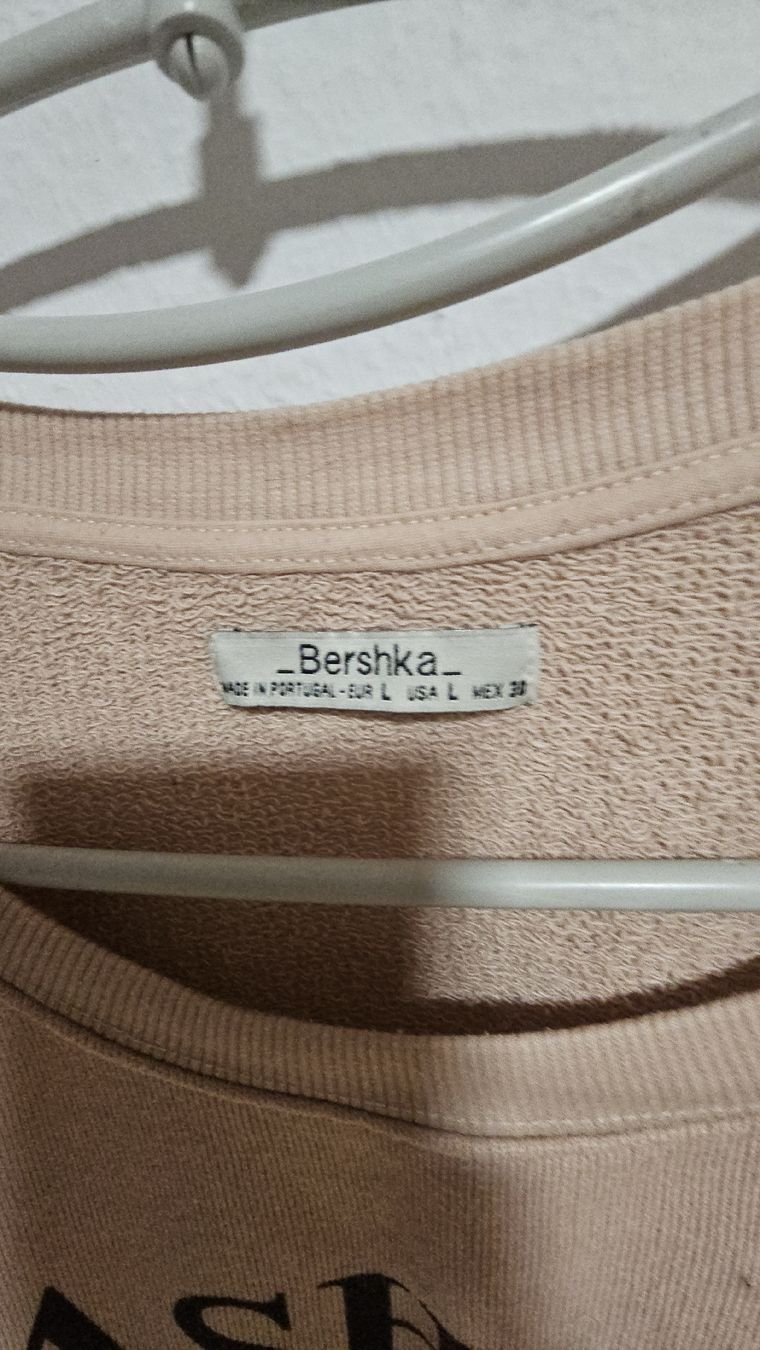 Bershka Pullover & Sweatshirts: Pull Bershka rose "Fashion never sleeps" L – Gebraucht aus Sornetan von T.a333 1