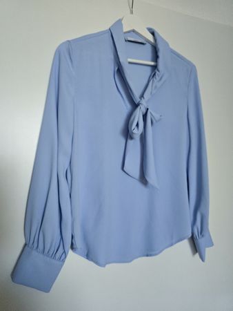 Bluse von Mango hellblau Grösse XS tadelloser Zustand