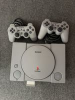 PlayStation 1 mit 2 Controllern und Games