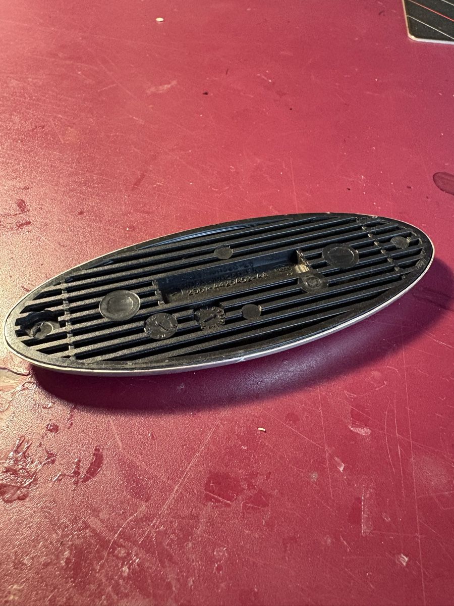 Ford Tutti pezzi di ricambio auto: Ford Emblem Logo blau oval – Usato da Grosshöchstetten venduto da Faebu_0412 2