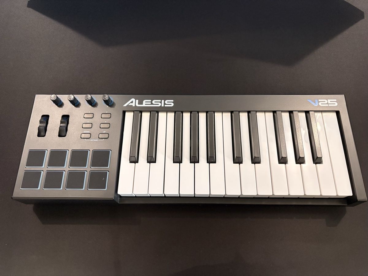 Alesis Strumenti musicali: Alesis V25 MIDI-Keyboard – Usato da Stäfa venduto da nic_k5nw 1