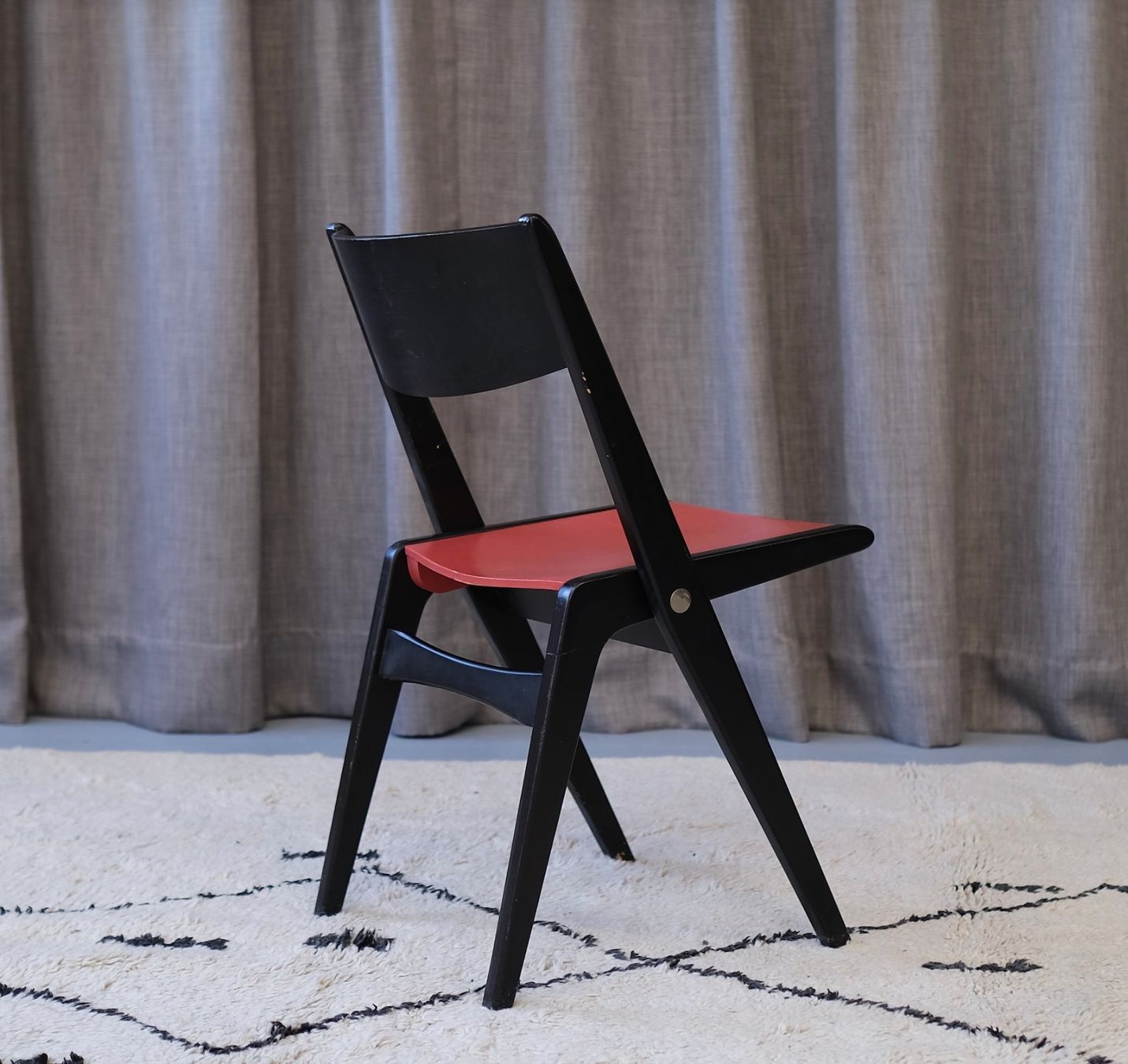Sedie: 6 folding chairs 1950's Jean Prouvé style – Usato da Bern venduto da Zmodern_VIN 7