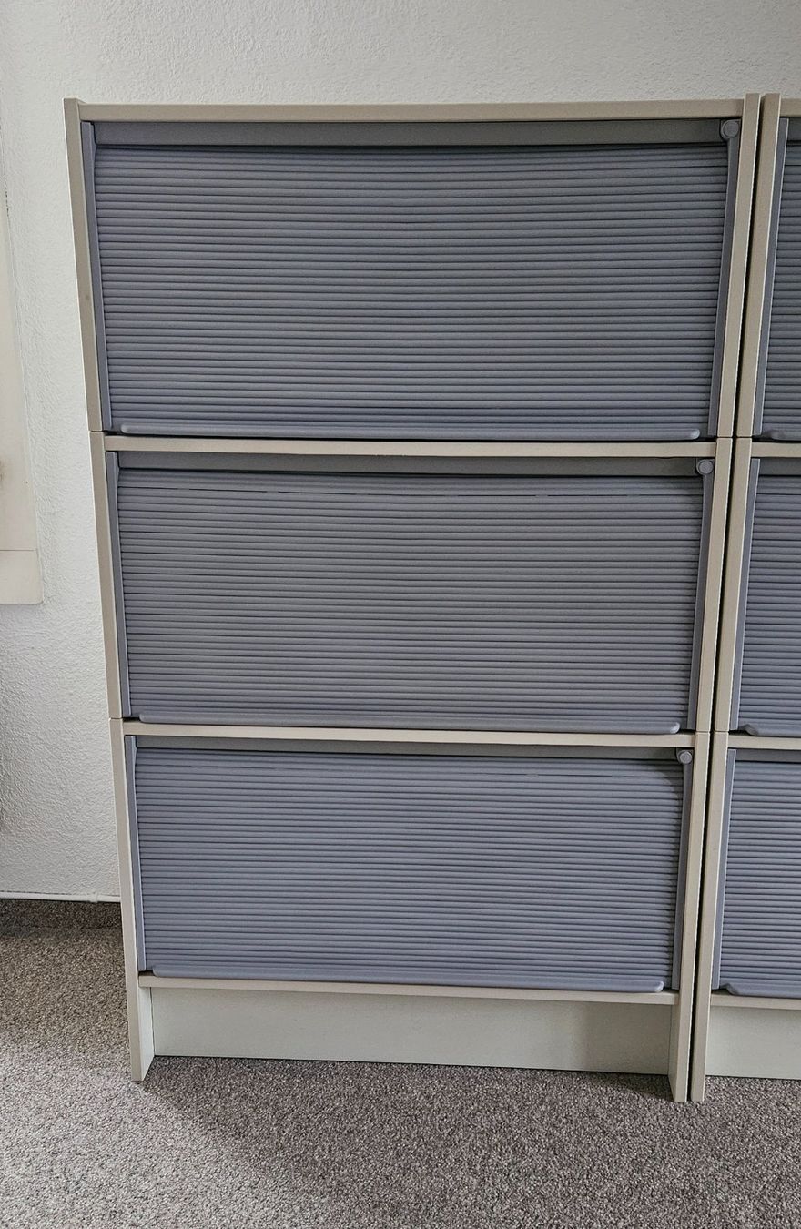 Schränke: Büromöbel mit Rollladen, Top Zustand! – Gebraucht aus Au ZH von tra_9hjf
