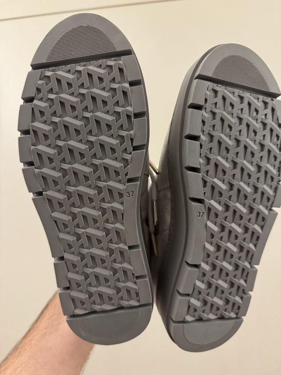 Tommy Hilfiger Scarpe da donna: TOMMY HILFIGER SCHNEESCHUHE ESSENTIAL SILBER GRAU 37 – Nuovo (secondo la descrizione) da Altendorf venduto da Mar_t7f5 5