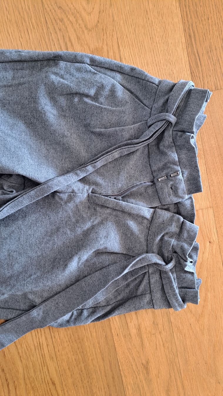 Vero Moda Hosen: Stoffhose mit Bindegürtel Vero Moda Grau – Gebraucht aus Seengen von ja6_65wp 2