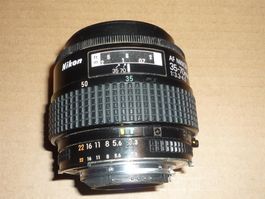 NIKON AF Nikkor 35-70mm 1:3.3-4.5 mit Blendenring