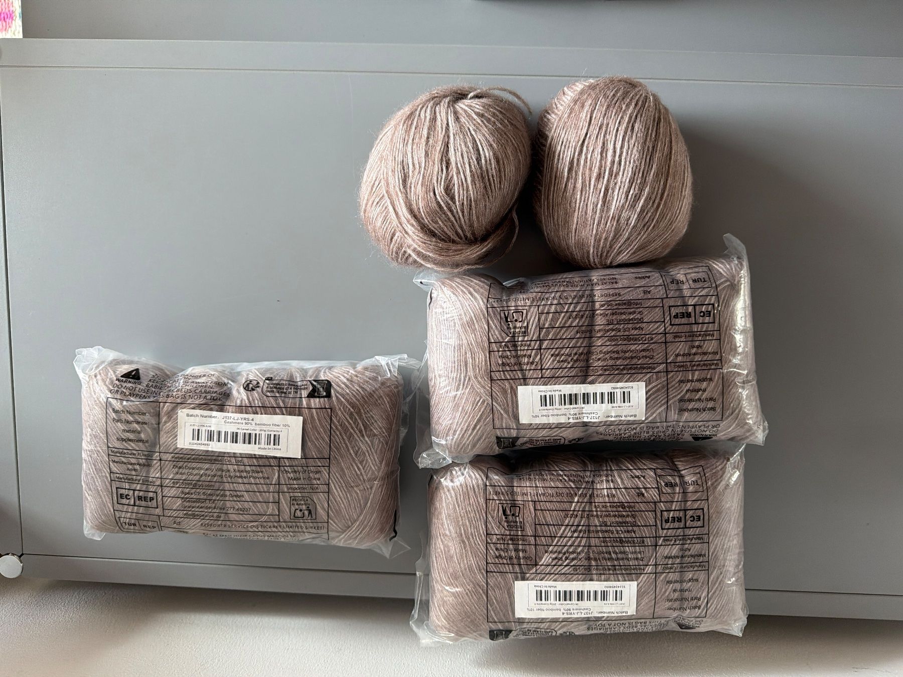 Lana: 700 gr. Wolle, Cashmere 90 %, Bomboo 10 %, – Nuovo (secondo la descrizione) da Villnachern venduto da Yoyo13