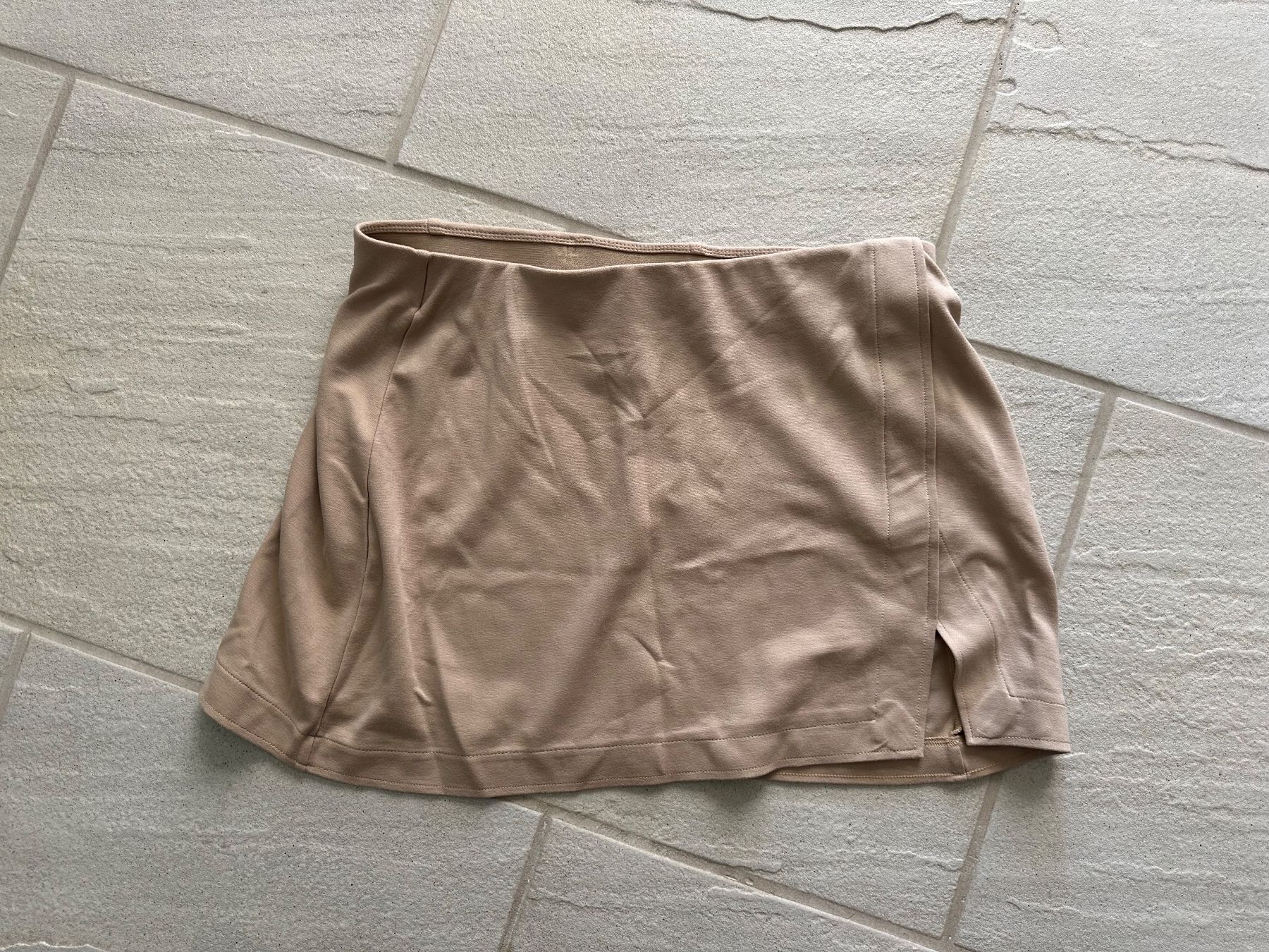 H&M Jupes: Minijupe – D'occasion à Pfäffikon ZH par bingo74