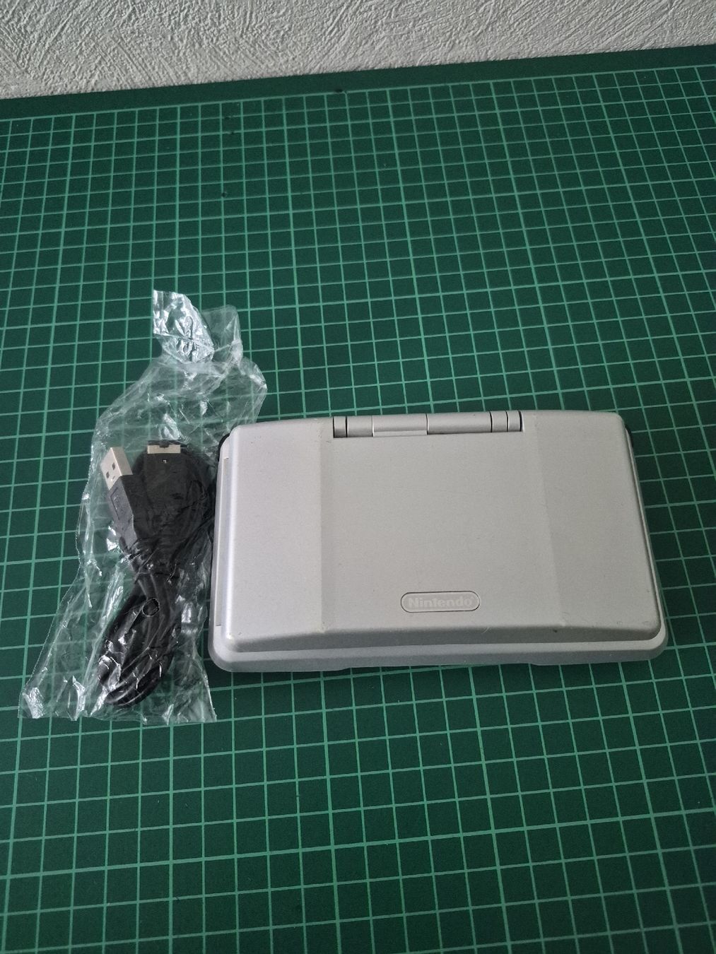 Nintendo Console: Silver Nintendo DS / Gameboy advance  – Usato da Meyrin venduto da Retro-GZ 1