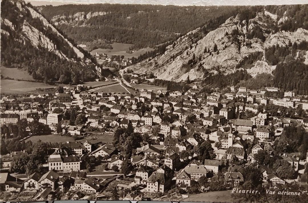 Cartoline postali: FLEURIER - Vue aérienne – Usato da Delémont venduto da Domdom1