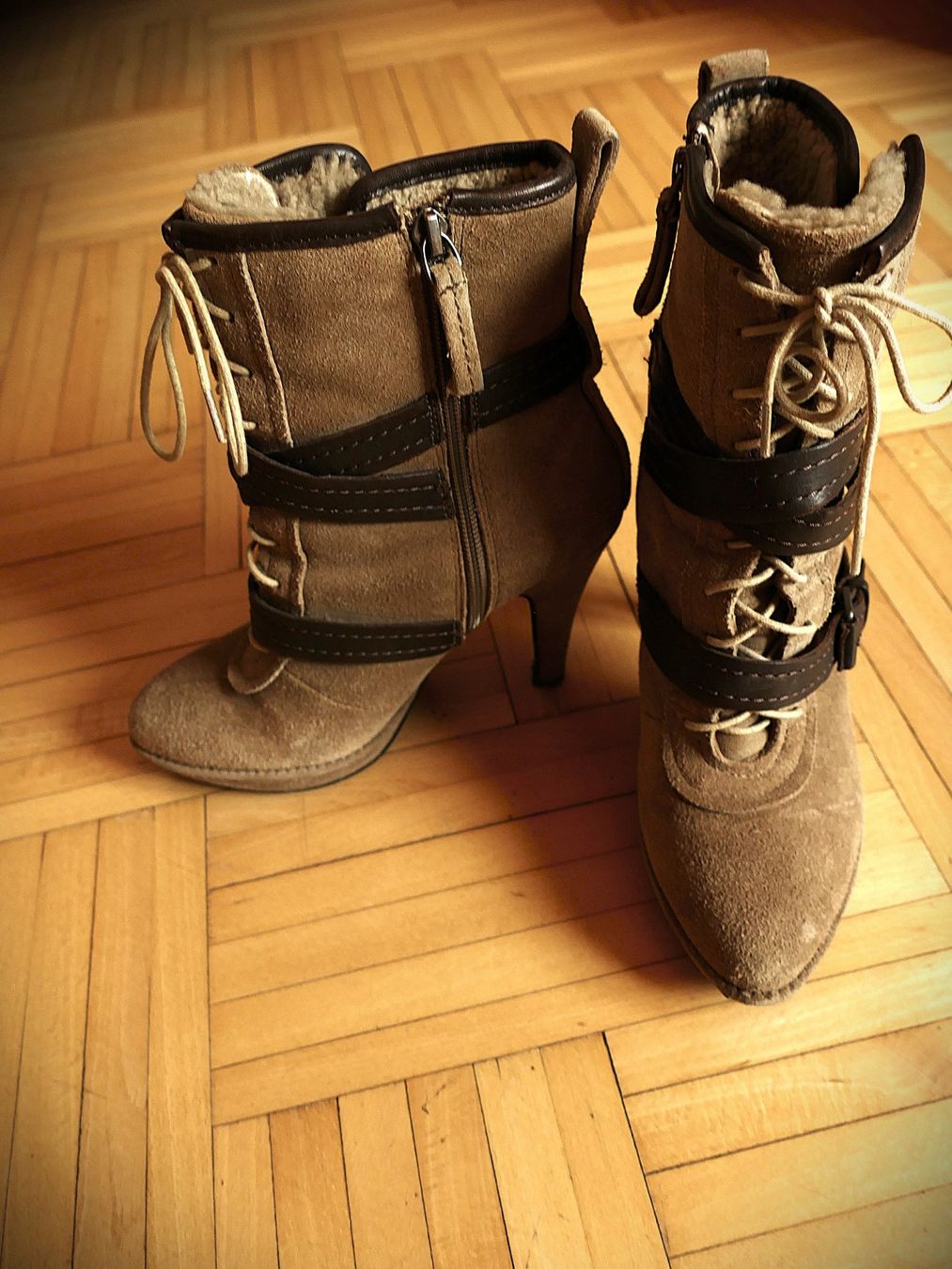 Scarpe da donna: Warme Wildlederstiefeletten Gr. 38 mit Lammfellfutter – Usato da Romanshorn venduto da SwissEnn 2