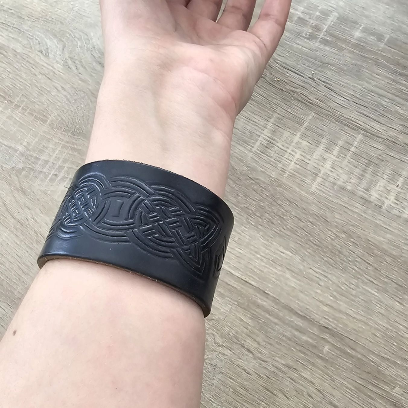 Armbänder & -reifen: Lederarmband keltisches Muster  – Gebraucht aus Naters von san_t68m 3
