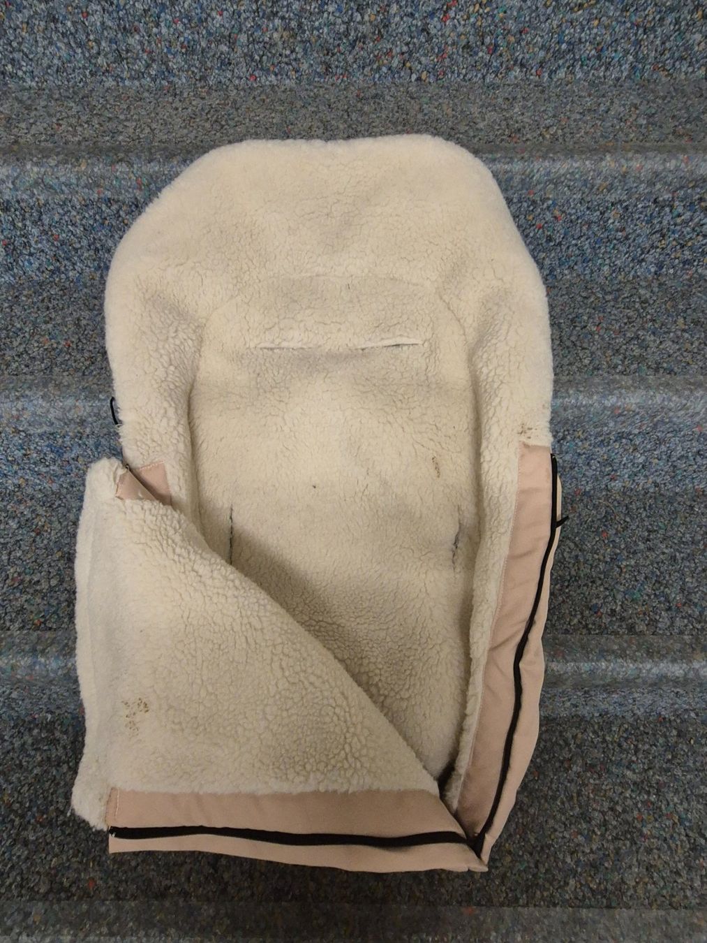 Sacchi a pelo: Wärmender und extra weicher Fusssack Lammfell – Usato da Muri b. Bern venduto da MilaE 1