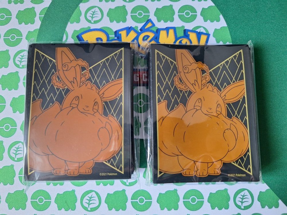 Pokémon TCG: Gigantamax Pikachu & Gigantamax Eevee Card Sleeves (65