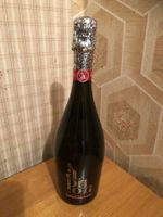 APRIORI. Halbtrockener Schaumwein. Muscattraube. Moldawien.
