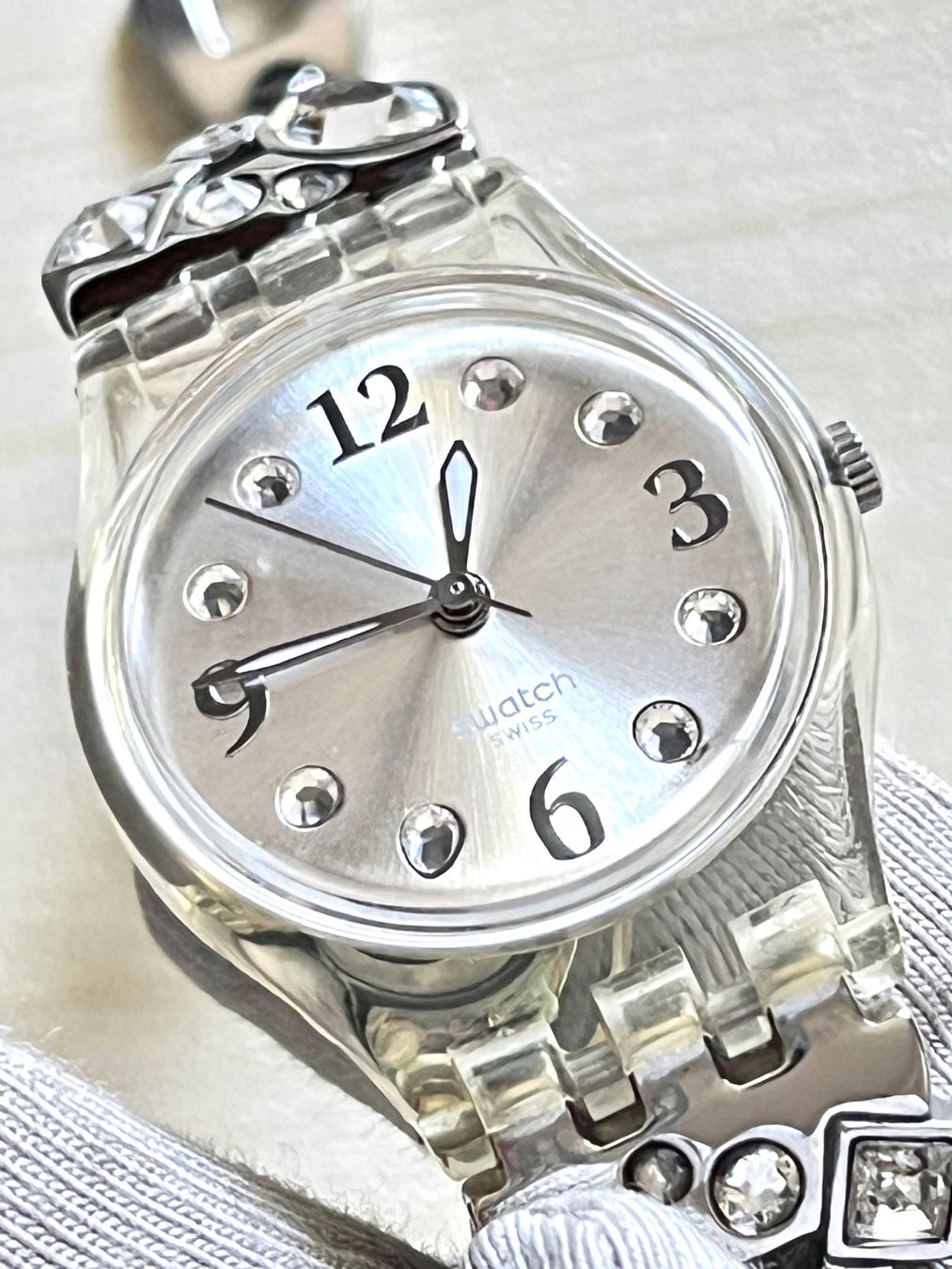 Swatch Orologi: Swatch Damenuhr Bijoux mit Steinen, tä – Usato da Grenchen venduto da chththl 3