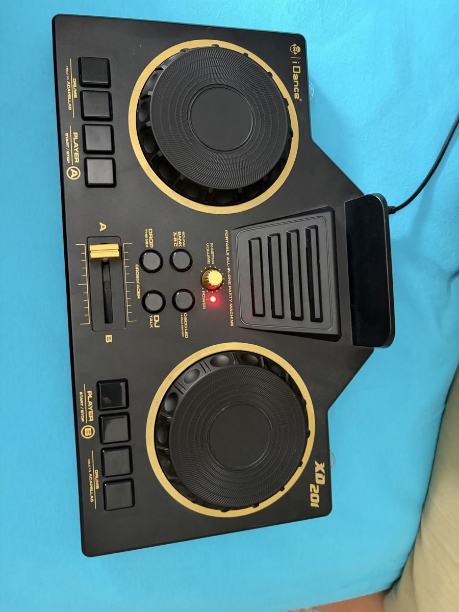 Giocattoli: iDance XD201 DJ-Mischpult mit Mikrofon – Usato da Vorderthal venduto da Magda65 1