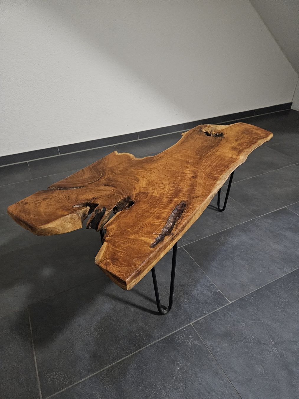 Tables: Couchtisch Baumkante mit Metallbeinen Unikat – D'occasion à Buchs ZH par rit_s6kv 3