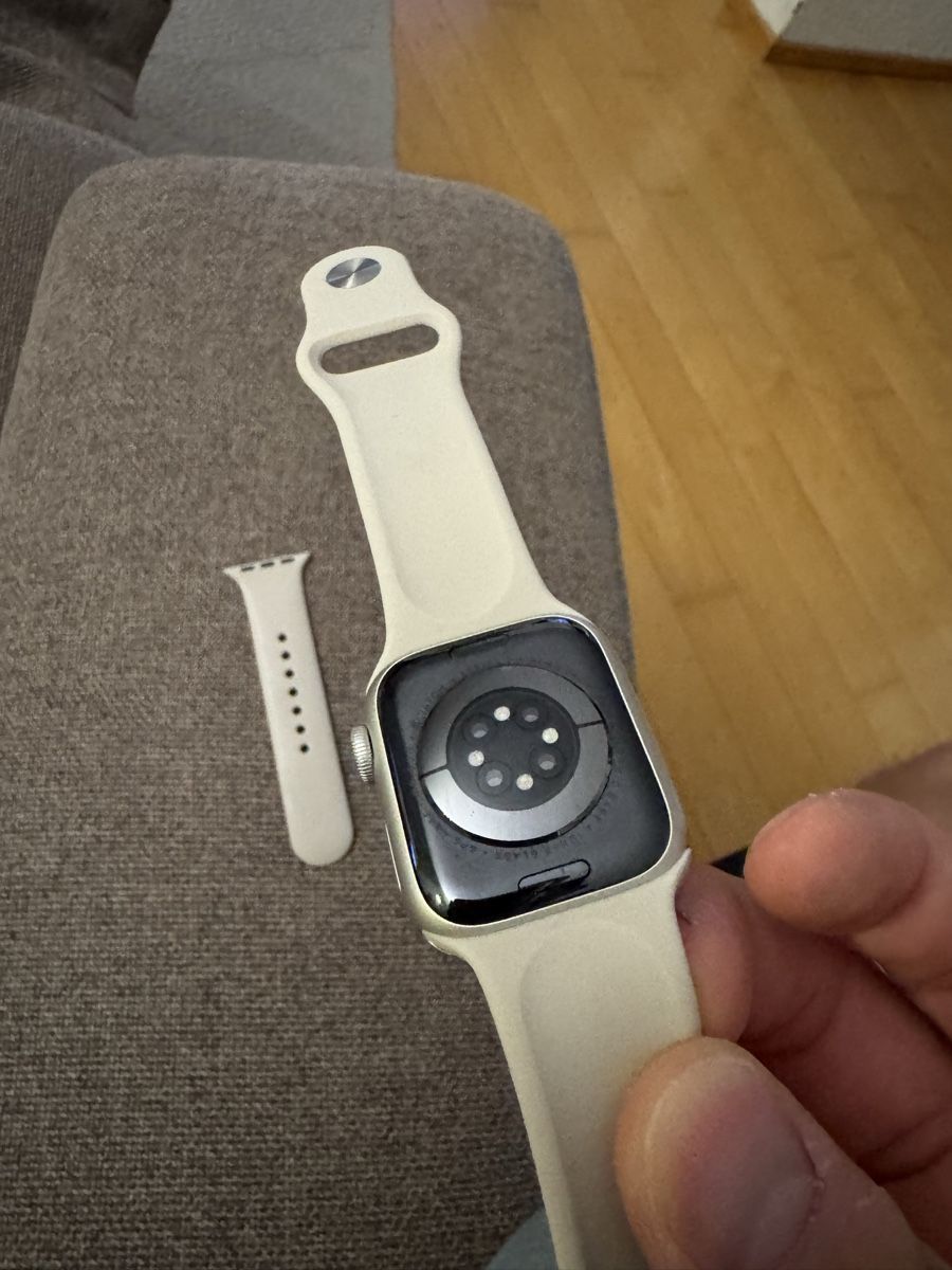 Apple Smartwatch: Apple Watch 7 Cellular, Silber, 41mm, Smartwatch – Gebraucht aus Baar von Tailanjet 1