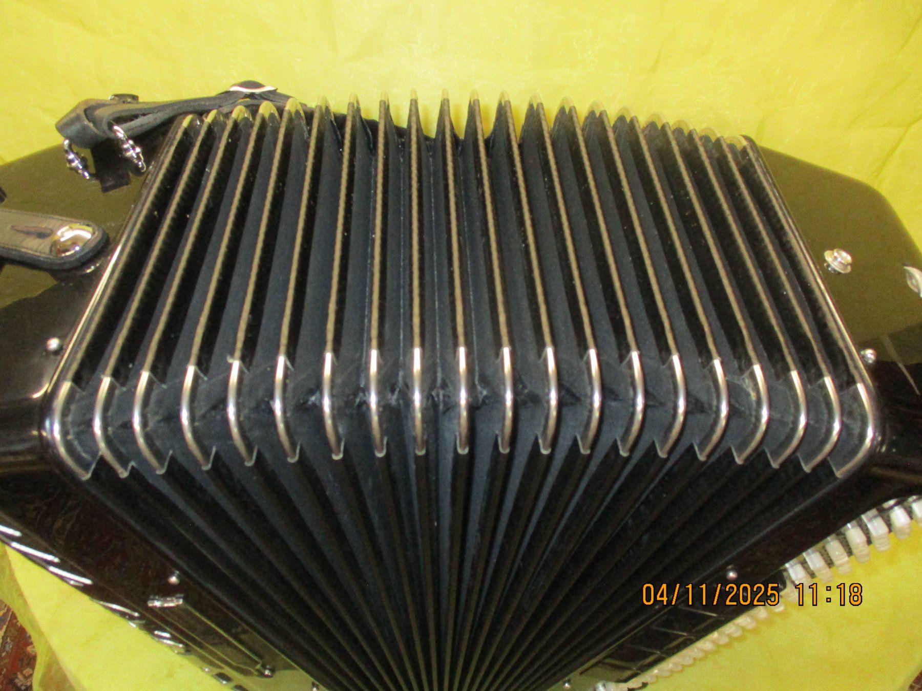 Strumenti musicali: Akkordeon Bugari 320 J/C Converter – Usato da Jegenstorf venduto da Oktavio 5
