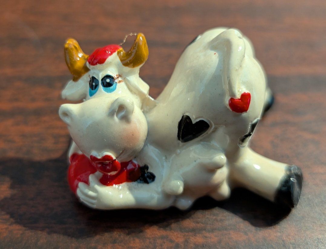 Tutte le decorazioni: Figurines vaches décoratives lot de 4 pièces – Usato da Cernier venduto da Poussetofiol 4