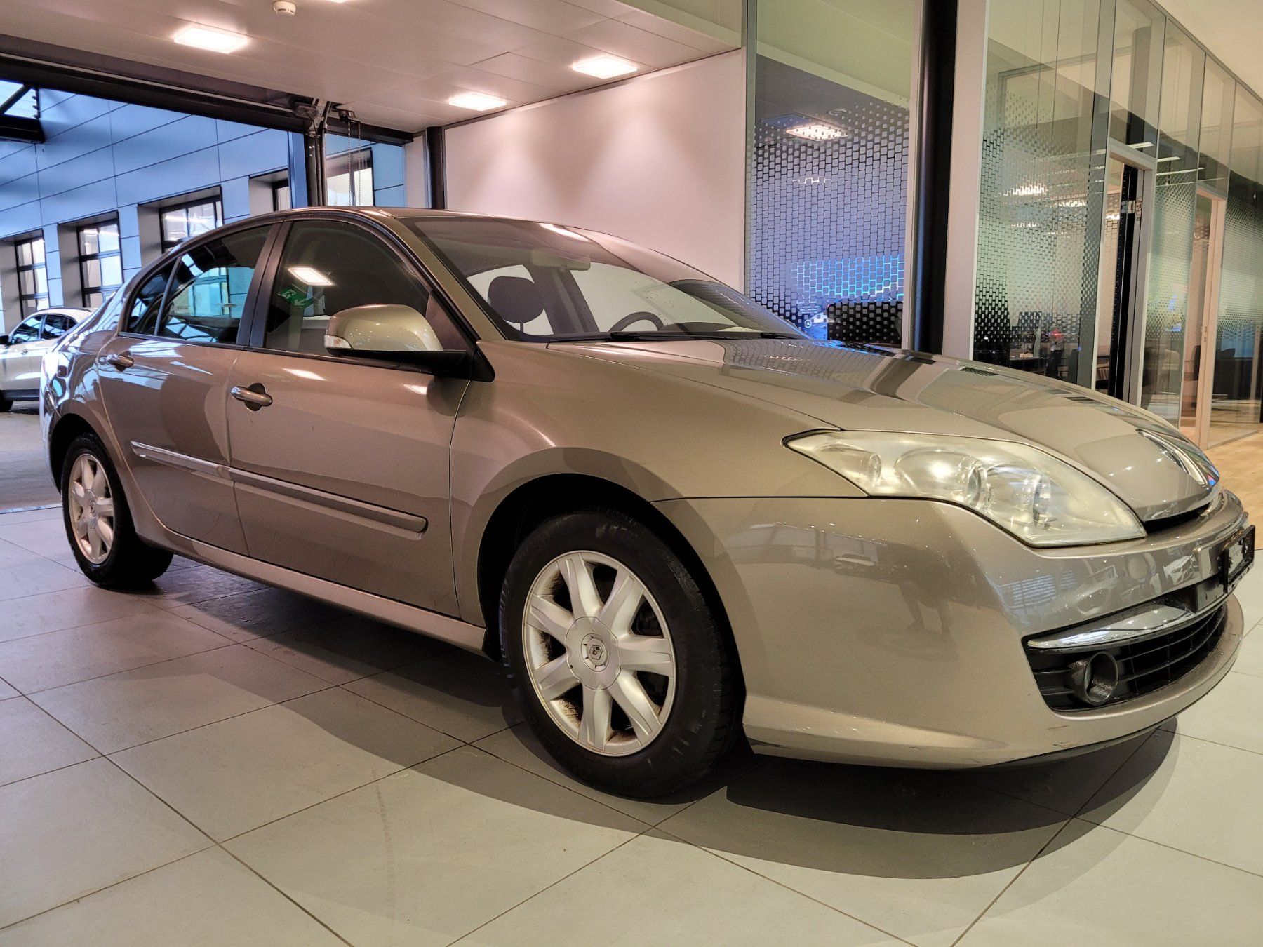 Renault Automobili: Renault Laguna 2.2 DT RT Business – Usato da St. Gallen venduto da HirschAutomobileAG 8