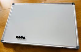 Whiteboard beschreibbar und magnetisch