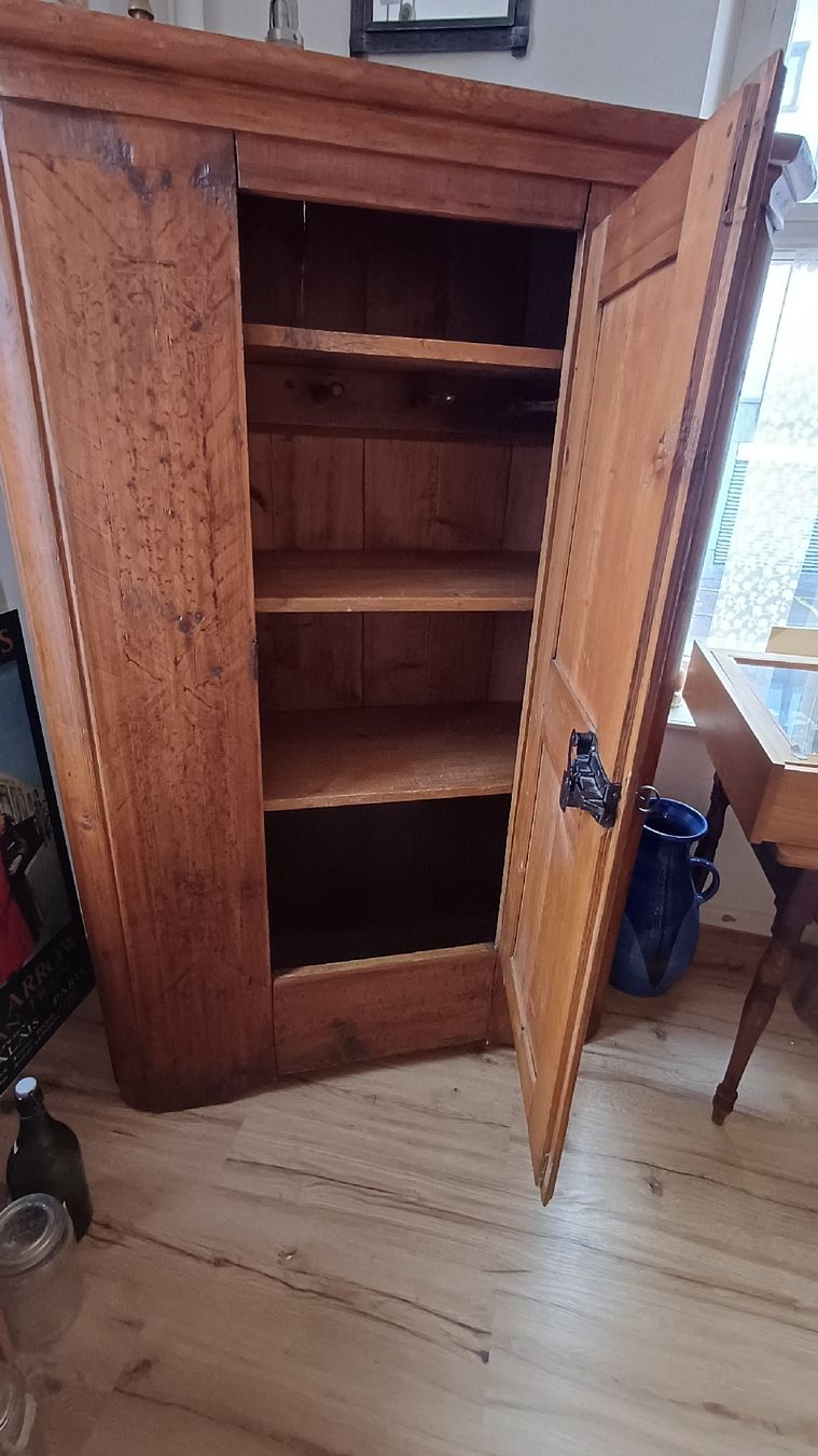 Schränke: Schöner Barock Schrank – Gebraucht aus Flawil von Pinkmalibu 1