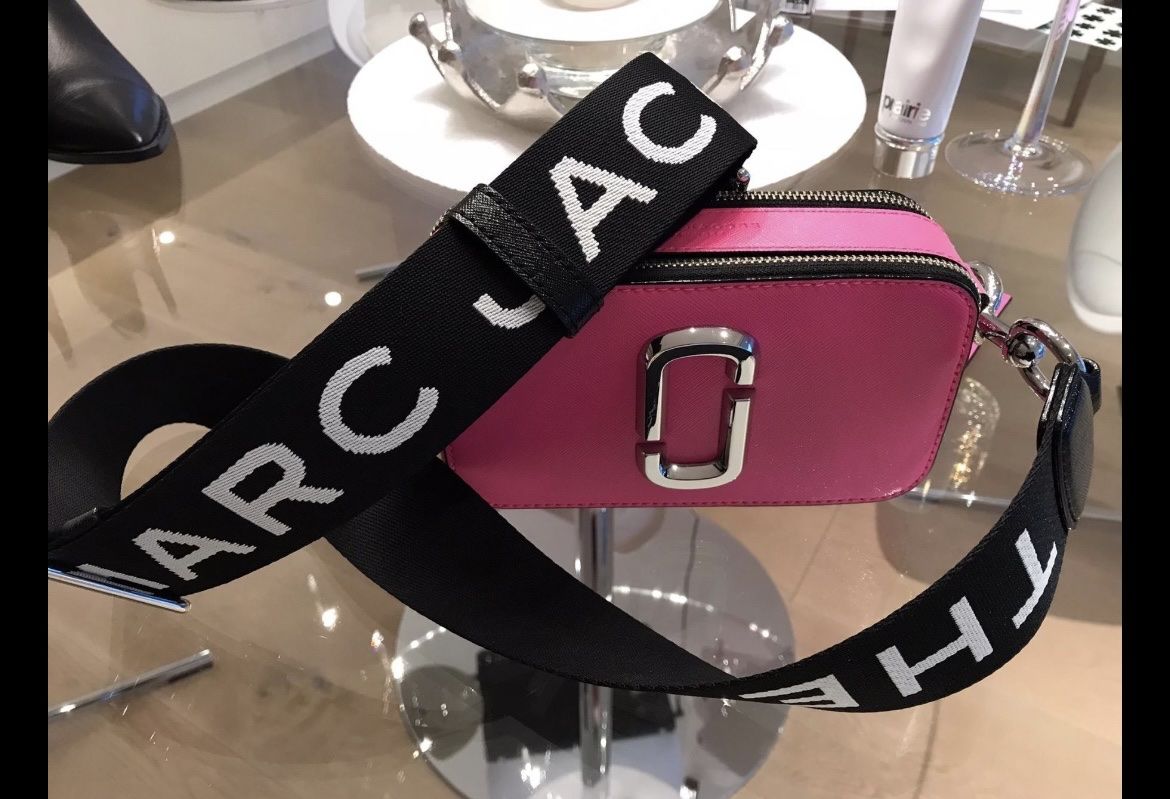Marc Jacobs Taschen für Damen: Marc Jacobs Camera Bag – Neu (gemäss Beschreibung) aus Wangen b. Olten von jade.b
