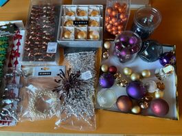 Lot de boules et guirlandes de Noel - beaucoup de neuf