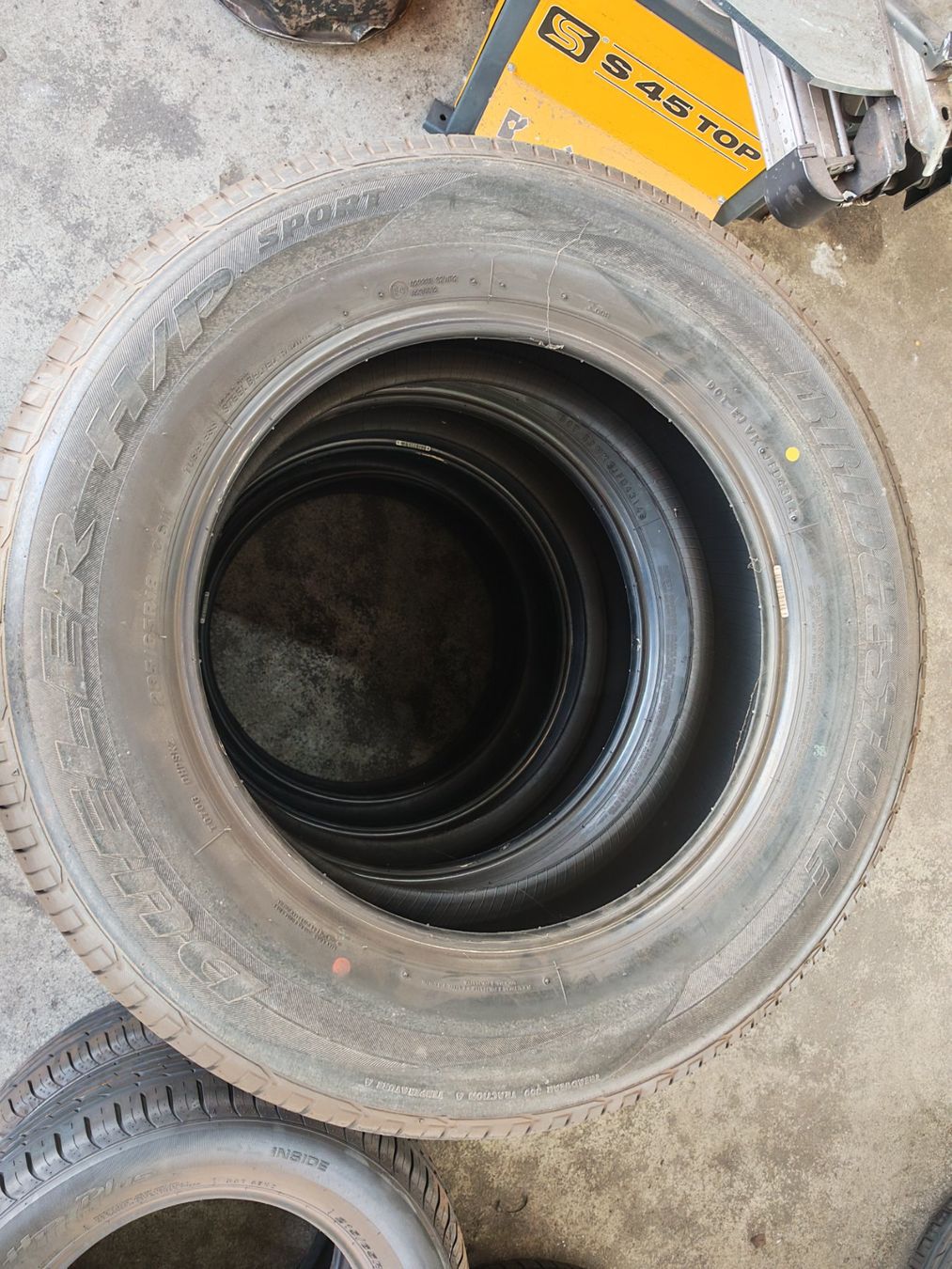 Pneumatici & Ruote complete: Bridgestone 235/65 R18 – Nuovo (secondo la descrizione) da Richenthal venduto da maenggi16