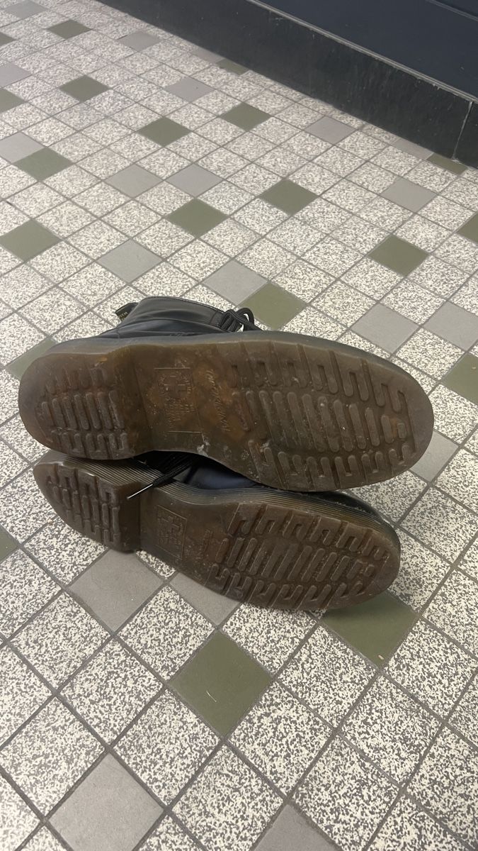 Dr. Martens Scarpe da uomo: Dr. Martens 1460, Taille 38, Noires, Bottes – Usato da Genève venduto da Leboucheoreilles 3