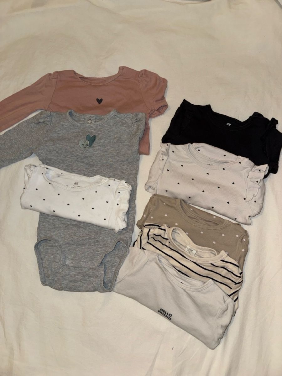 H&M Lotti & Set di vestiti: Lot de 8 bodies taille 92 – Usato da Saillon venduto da alico 1