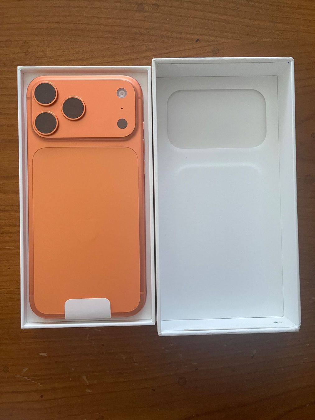 Apple Telefoni cellulari / Smartphones: APPLE iPhone 17 Pro Max 256 GB Cosmic Orange Dual SIM – Nuovo e nell'imballaggio originale da Kilchberg ZH venduto da bobby032
