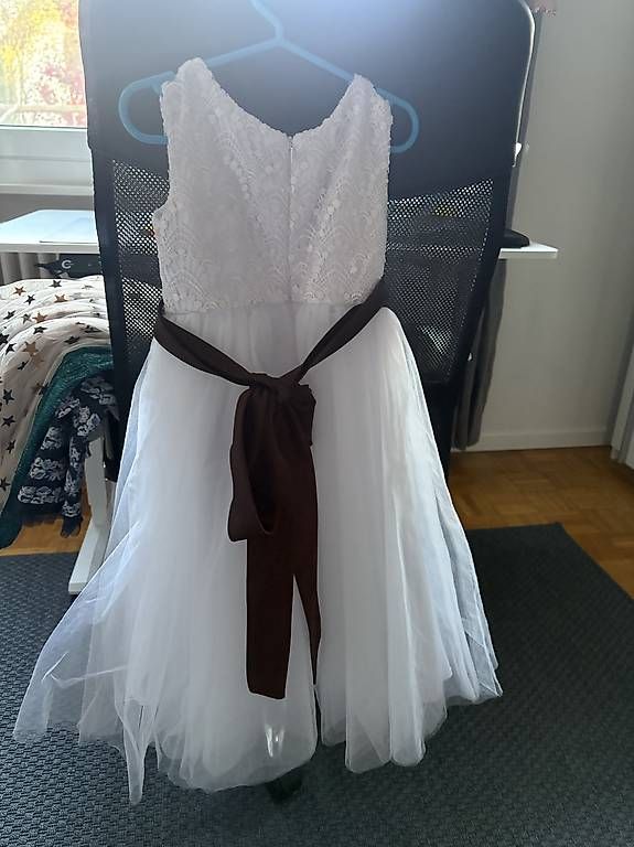 Kleider & Röcke: Robe de fêtes taille 104 – Gebraucht aus Echallens von warnioc 1