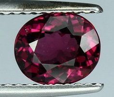 Rhodolith Granat 1,50 ct IF Violett-Rosa Oval