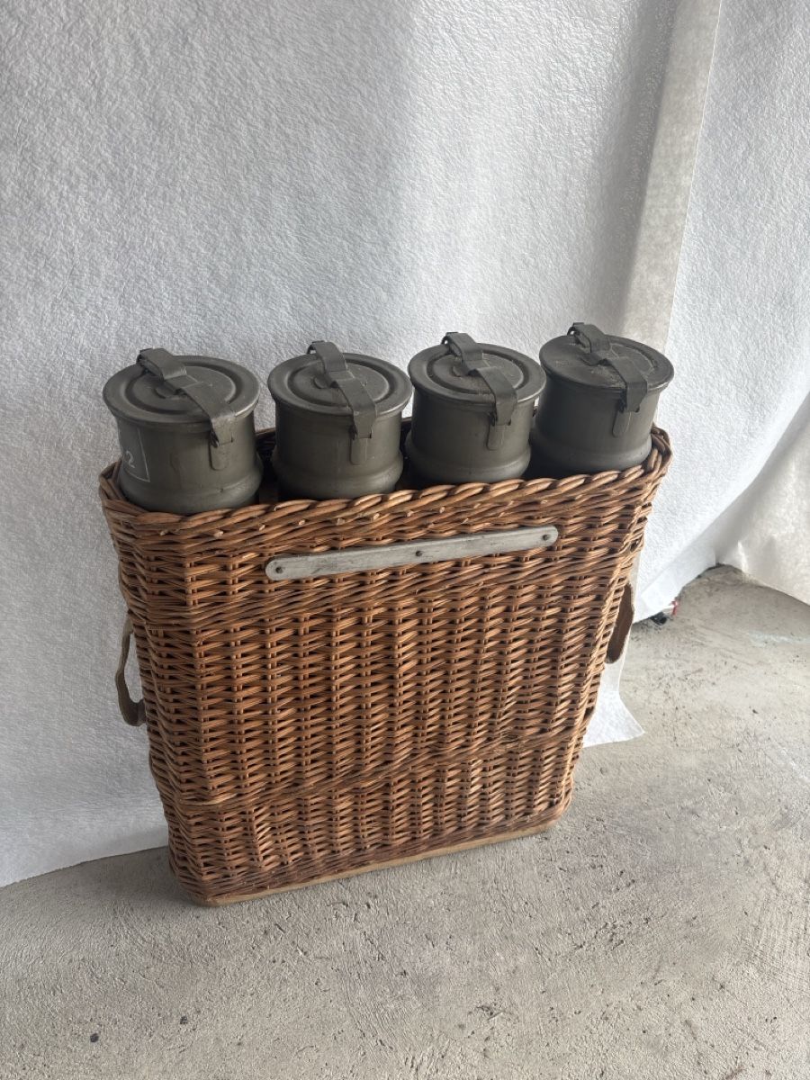 Equipement & pcs de rechange: Feldkorb mit 4 Dosen – D'occasion à Ammerzwil BE par misch1981 2