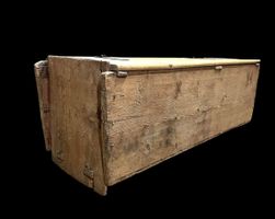 Urige Truhe aus Tannenholz
