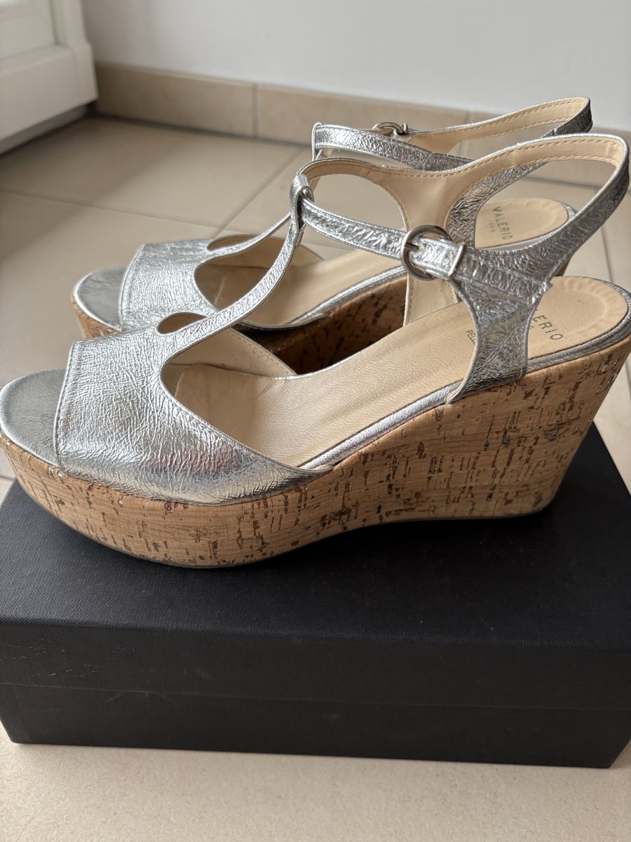 Scarpe da donna: Sandali con zeppa no. 40 – Usato da Davesco-Soragno venduto da dvf_7h6d 1