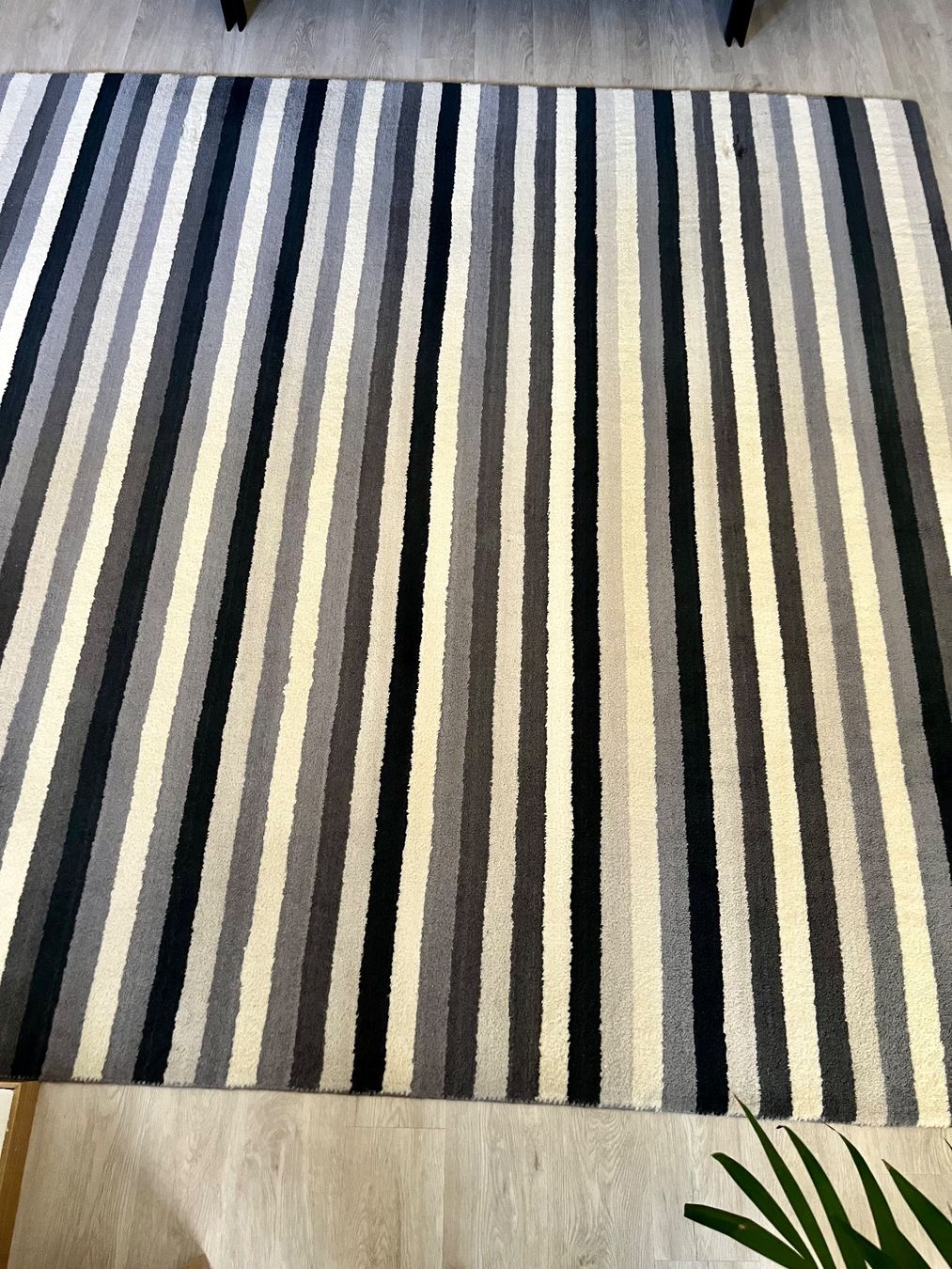 Ikea Tappeti: Ikea Teppich weiss, grau, schwarz gestreift – Usato da Gattikon venduto da fab4011 1