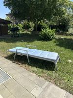 Liegestuhl Metall Stoff blau-weiss Grösse L guter Zustand