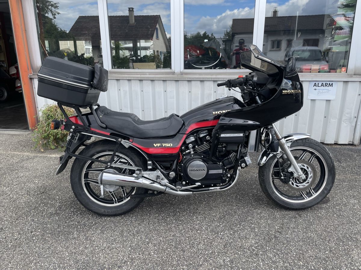 Honda Route: VF 750 Sports RC07 – Défectueux à Oftringen par GWC_1