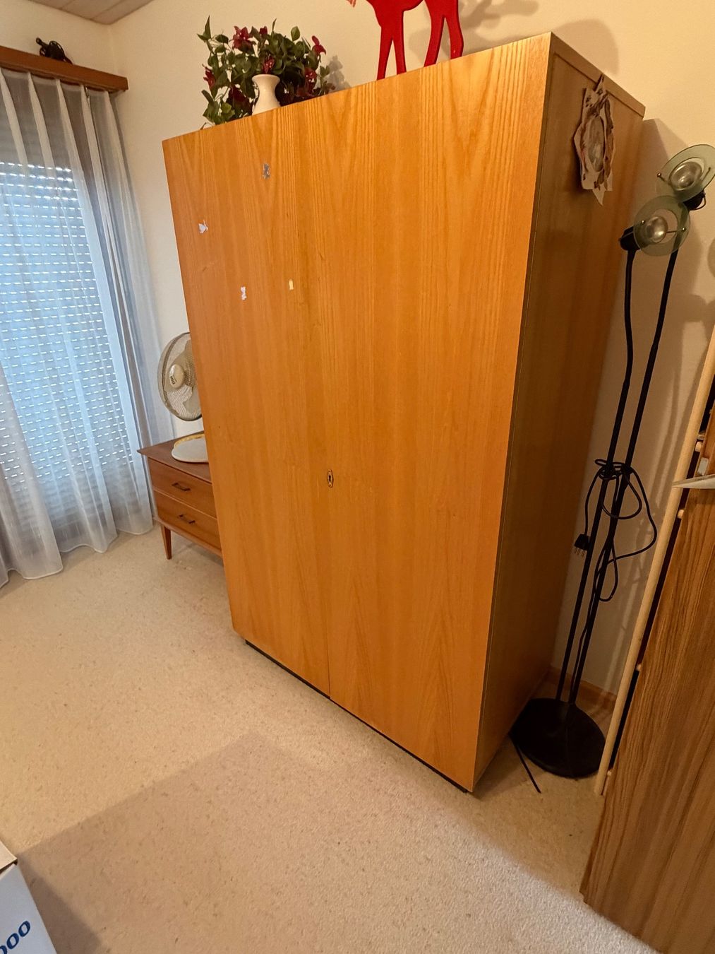 Armoires: HOLZSCHRANK – D'occasion à Therwil par NK99 1
