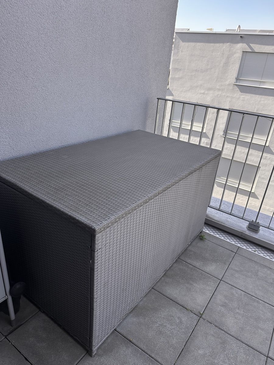 Coffres de rangement: Grosse Rattankissenbox schwarz/anthrazit – D'occasion à Zürich par Boba666 1