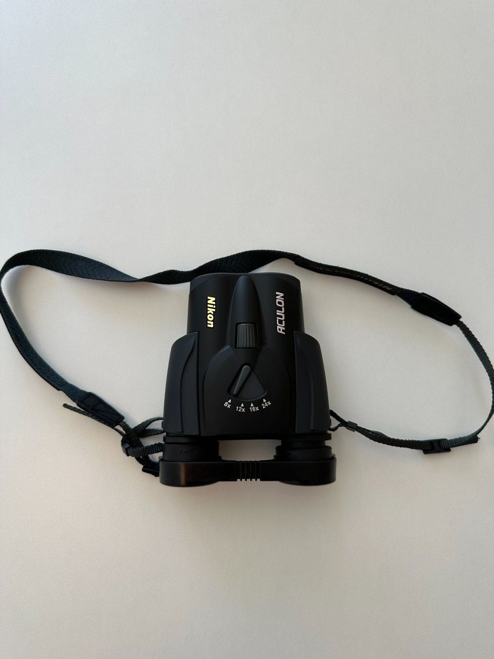 Nikon Binocoli: Nikon Fernglas mit Tasche – Usato da Winterthur venduto da osc_t6xg 3
