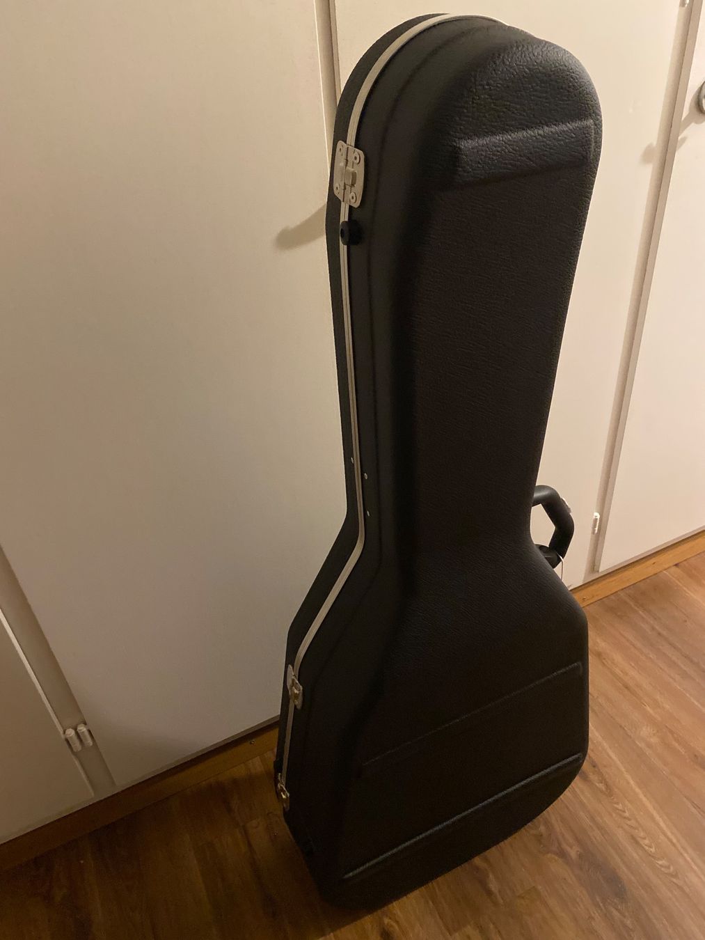 Musikinstrumente: Hiscox Pro II OM Gitarrencase – Neu und originalverpackt aus Beckenried von and_b729 9