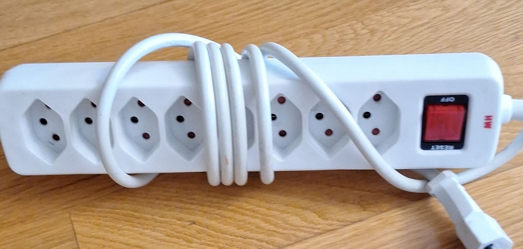 Stecker: Mehrfachsteckdose BASICLINE 8-fach weiss mit Schalter  – Gebraucht aus Zürich von Ste_w